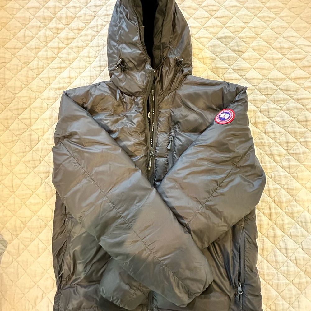 2021 Canada Goose Lodge Hoodie packable light down jacket. Like new.